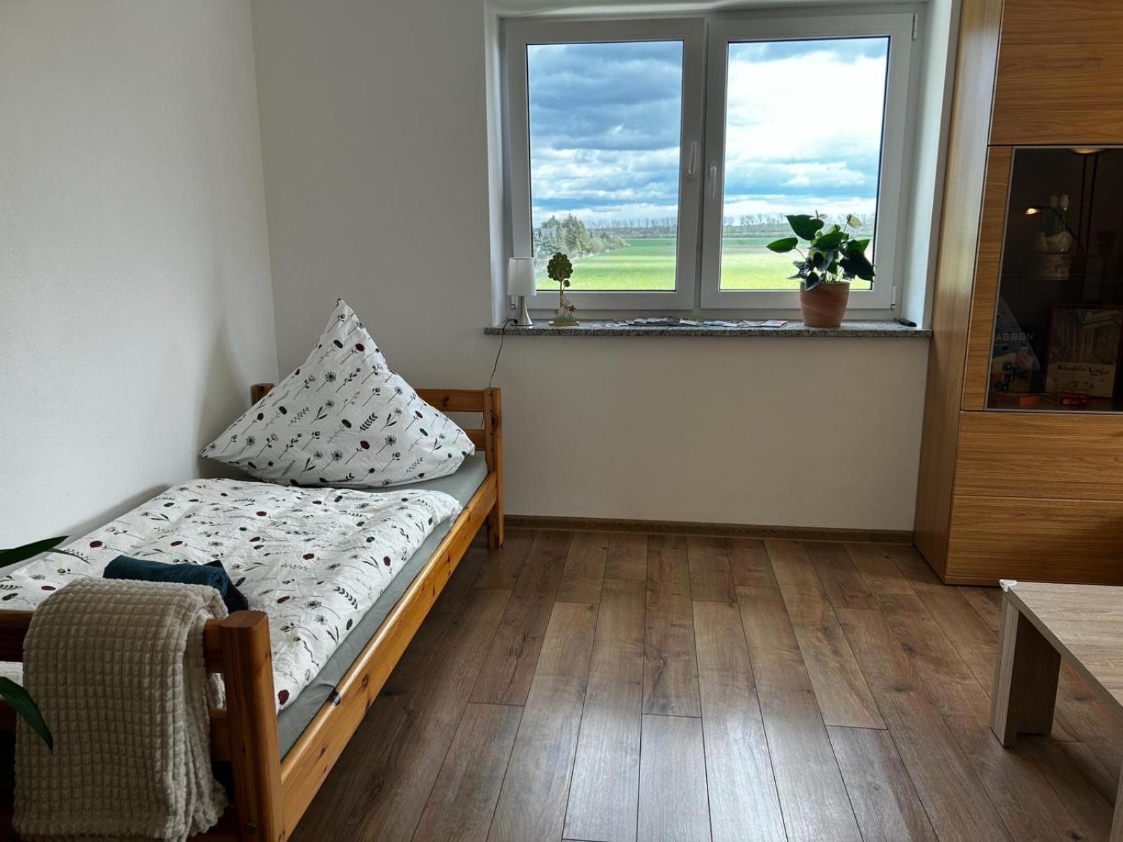 Stadt. Land. See. Ferienwohnung Leipzig Bagian luar foto